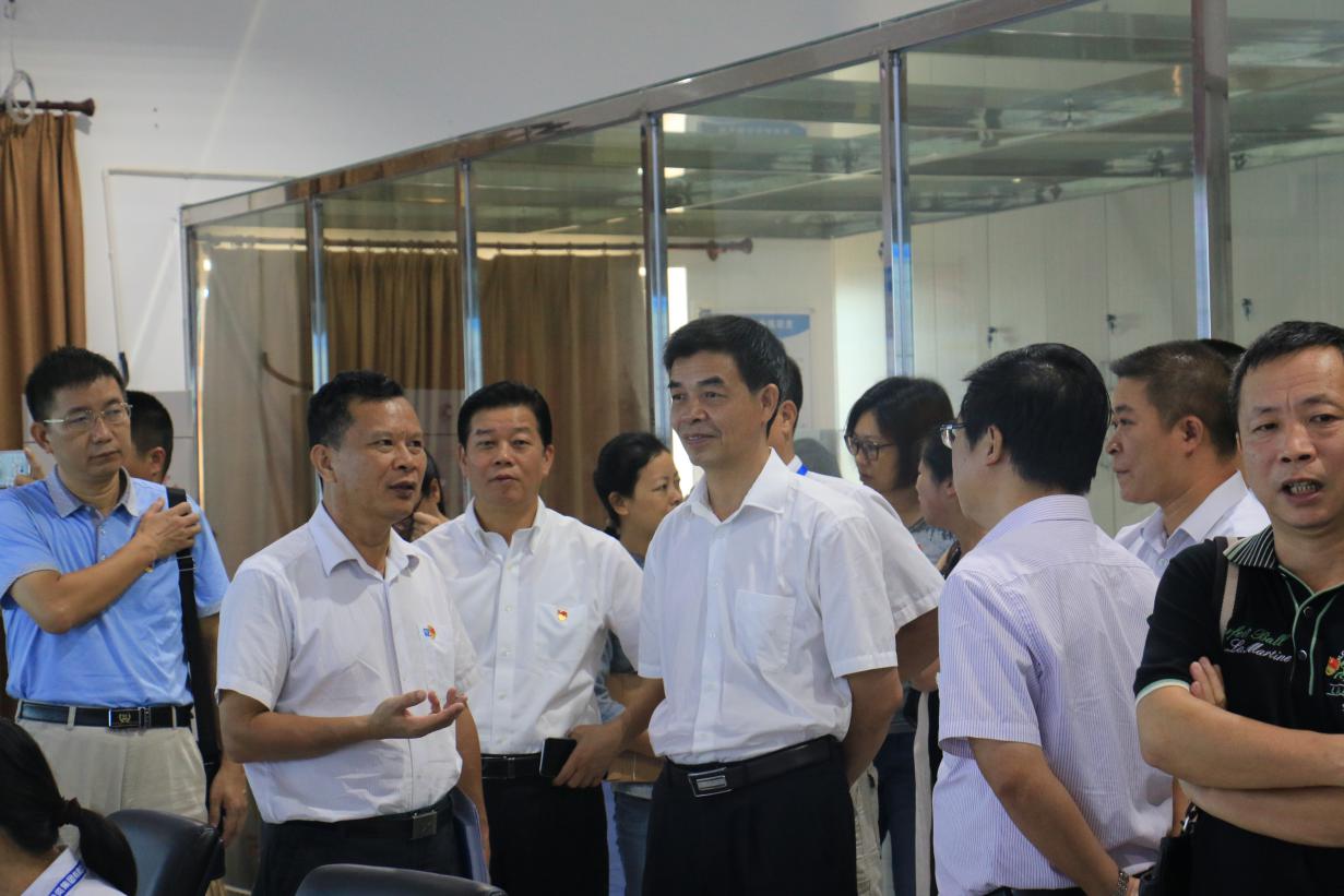 市国资系统党代表视察水务集团